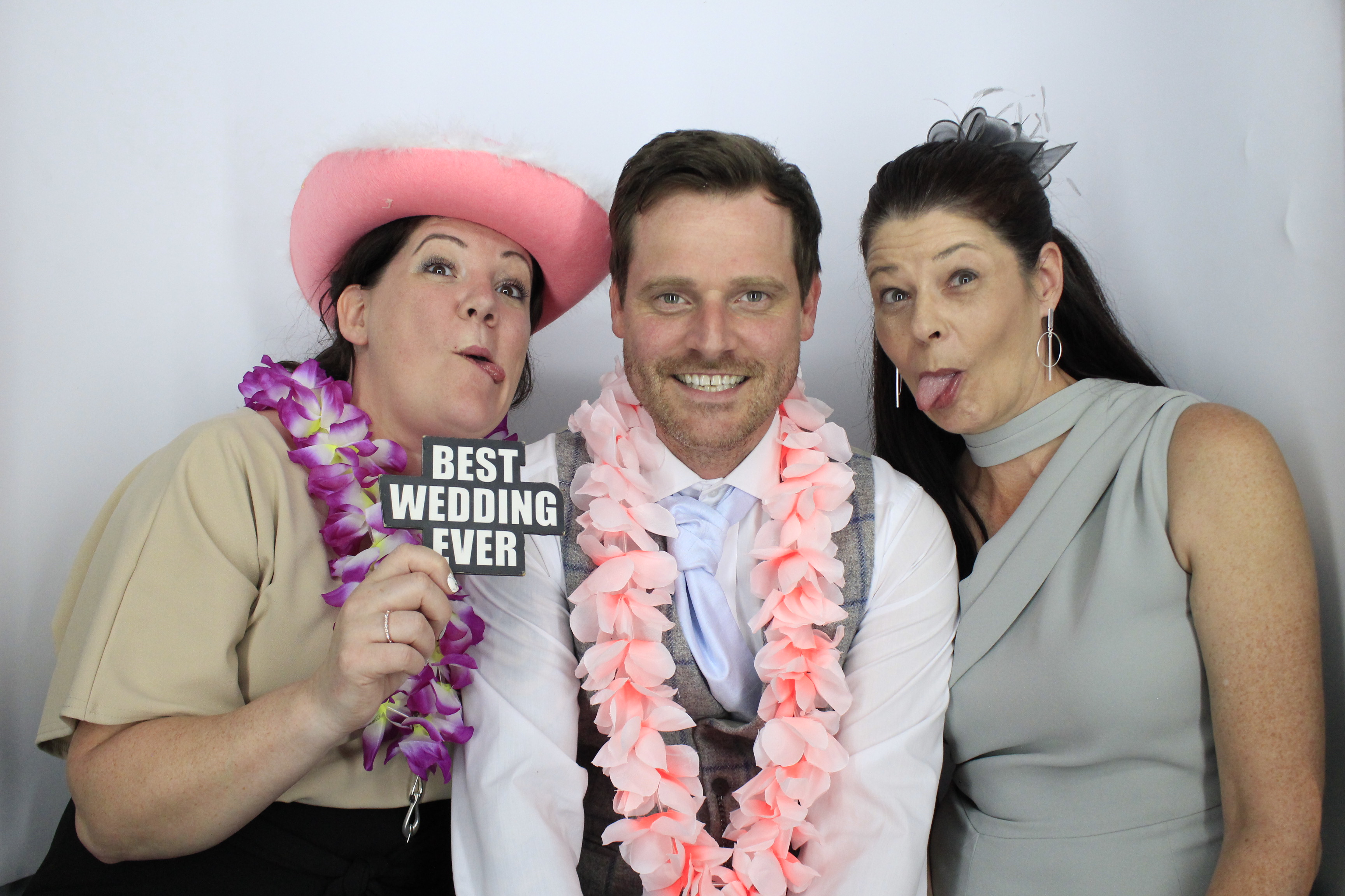 Mr & Mrs Hill's Wedding | View more photos from the event at gallery.myphotoboothexperience.co.uk/u/MyPhotoBoothExperienceLtd/Mr-Mrs-Hills-Wedding